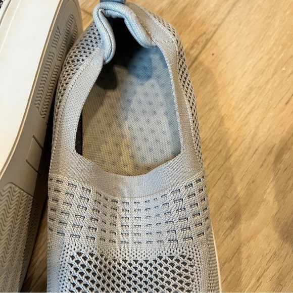 NWT Slip On Grey Knit Shoe - Picture 5 of 6